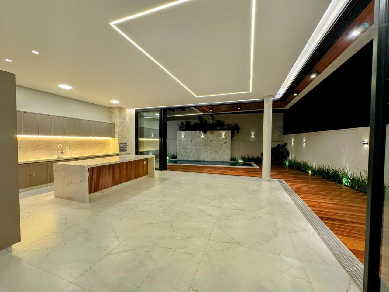 Casa à venda com 3 suítes plenas no Portal do Sol Green