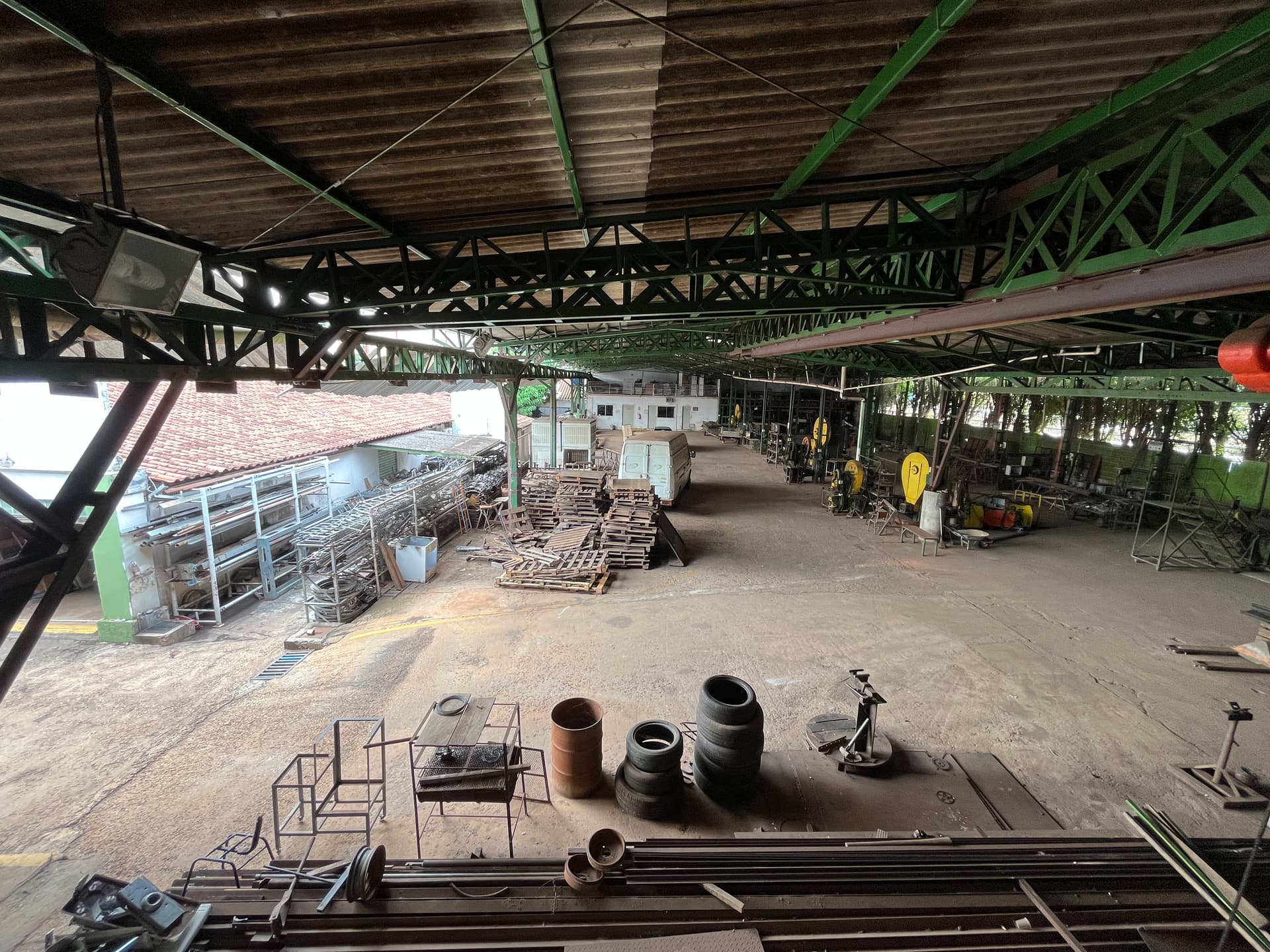 Galpão Comercial e Industrial de Grande Porte à Venda no Setor Castelo Branco