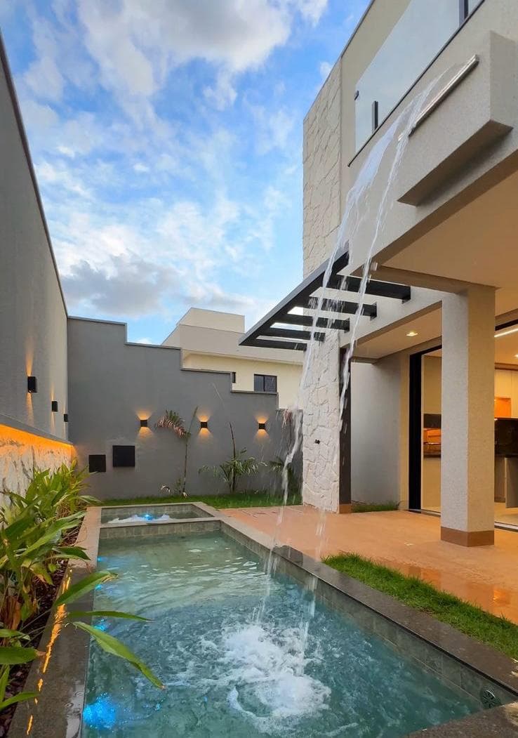 Casa à venda com 4 suítes plenas no Jardins Capri