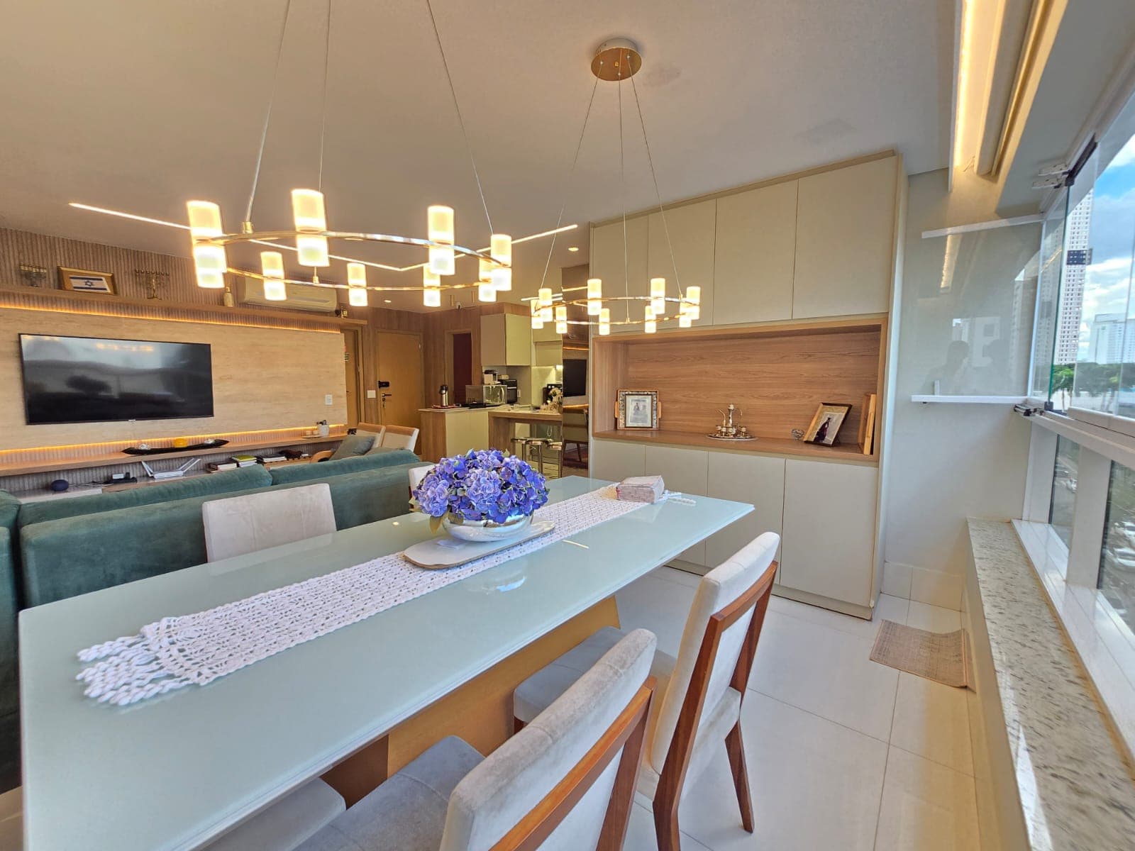 Apartamento com 3 suítes à venda próximo ao Shopping Buena Vista, Setor Bueno