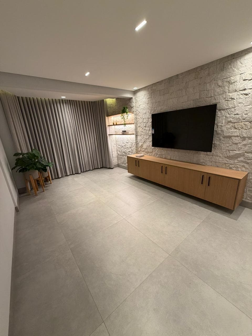 APARTAMENTO MOBILIADO NO SETOR OESTE