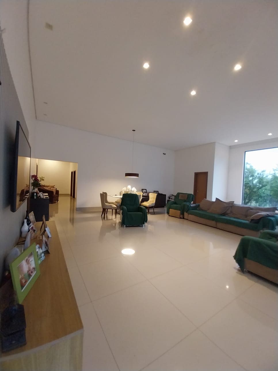 Casa à venda 6 Suítes em Hidrolândia