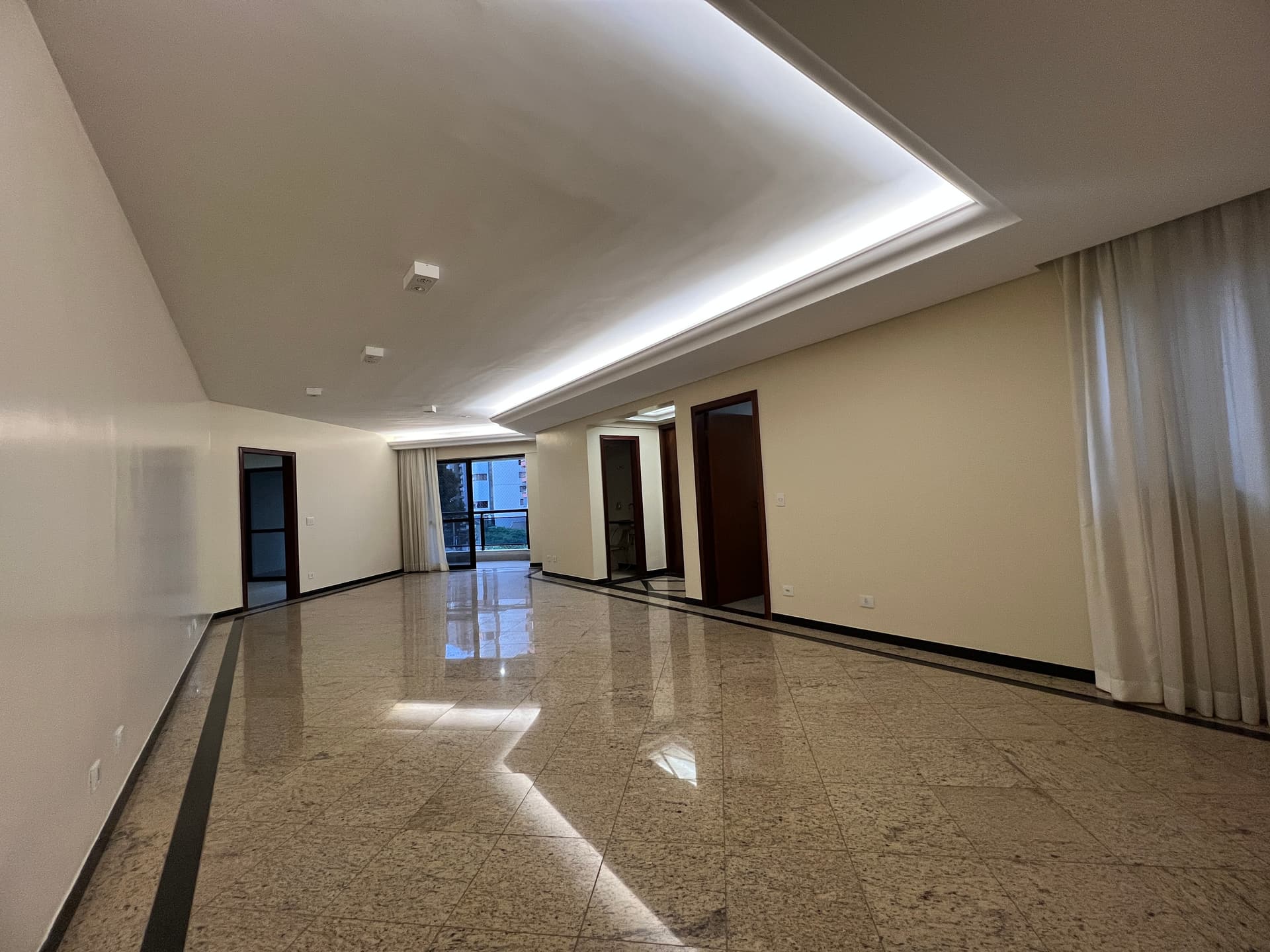 APARTAMENTO 4 SUÍTES SETOR BUENO
