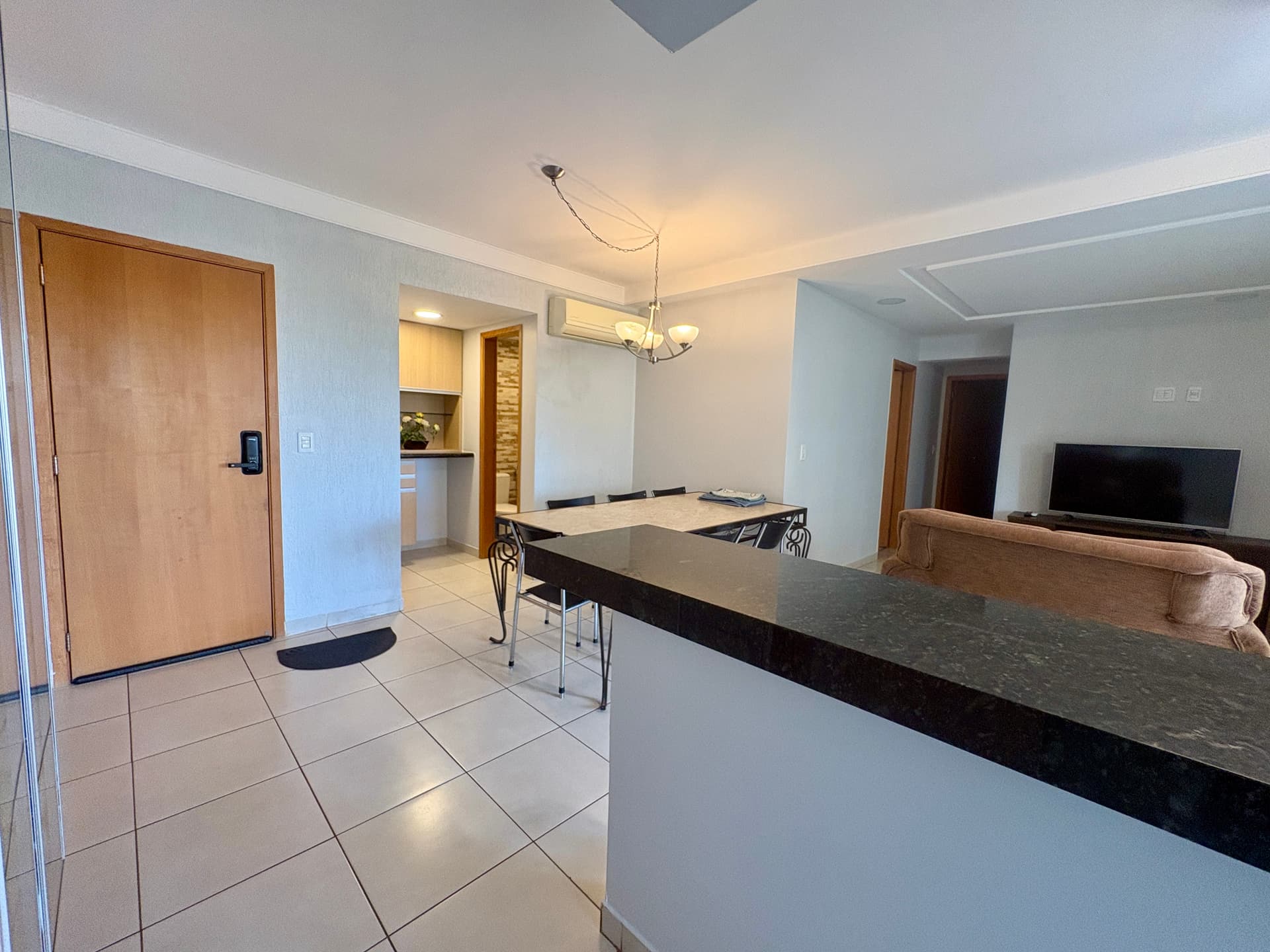 Apartamento mobiliado à venda com 1 suíte no Goiânia 2