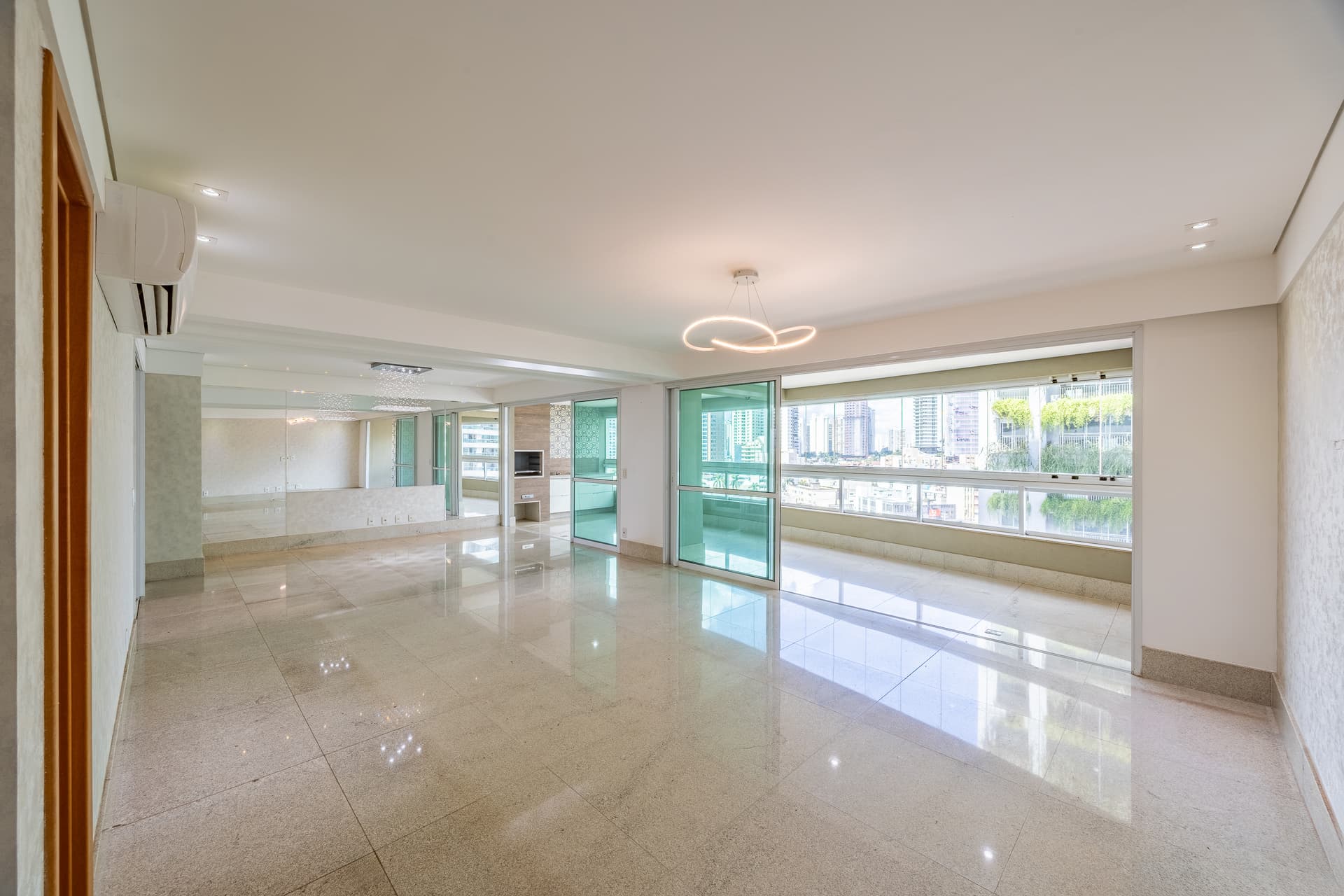 Apartamento de alto padrão com 3 suítes à venda no Setor Marista