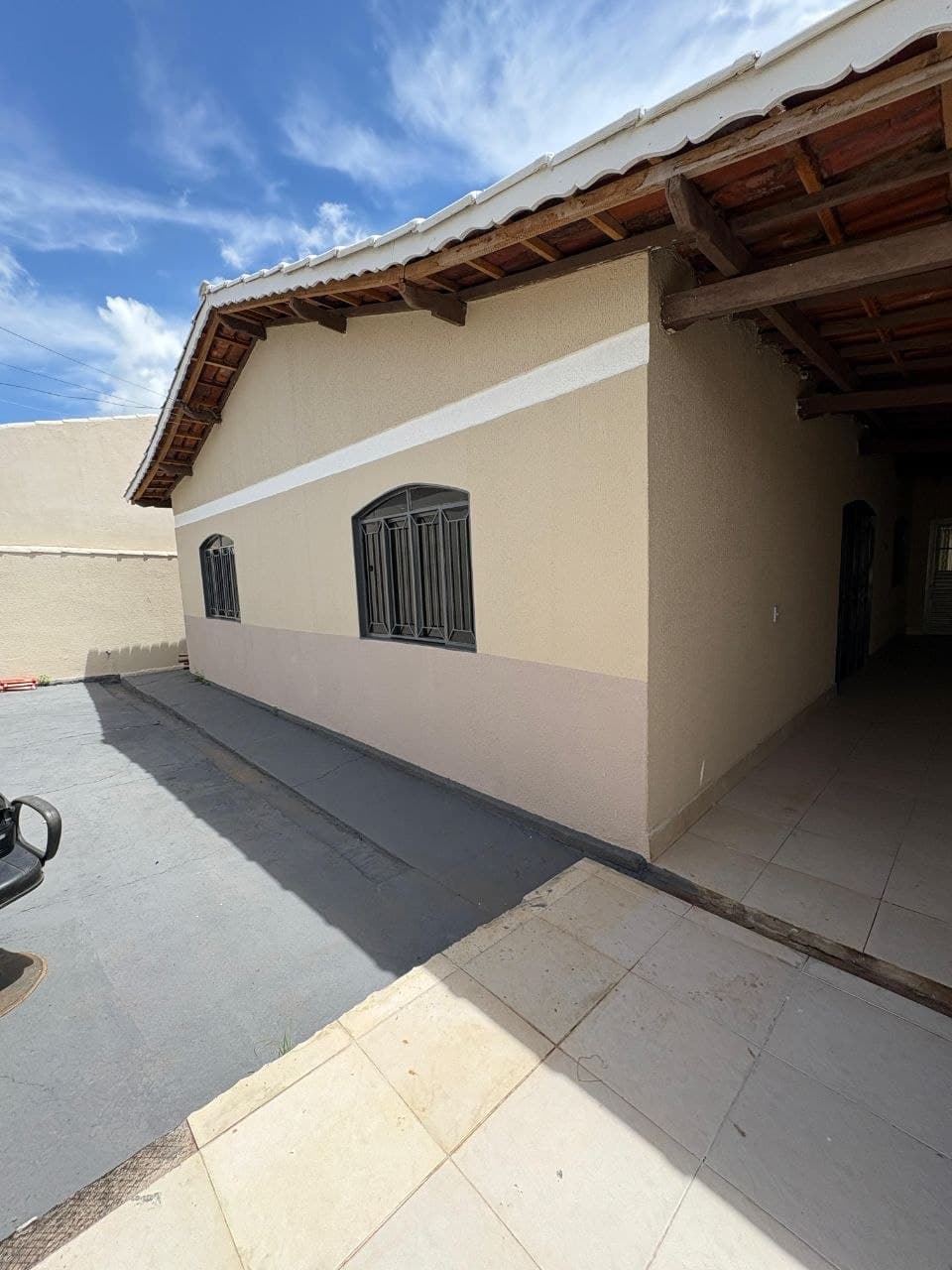Casa no setor Jardim Presidente - lote inteiro