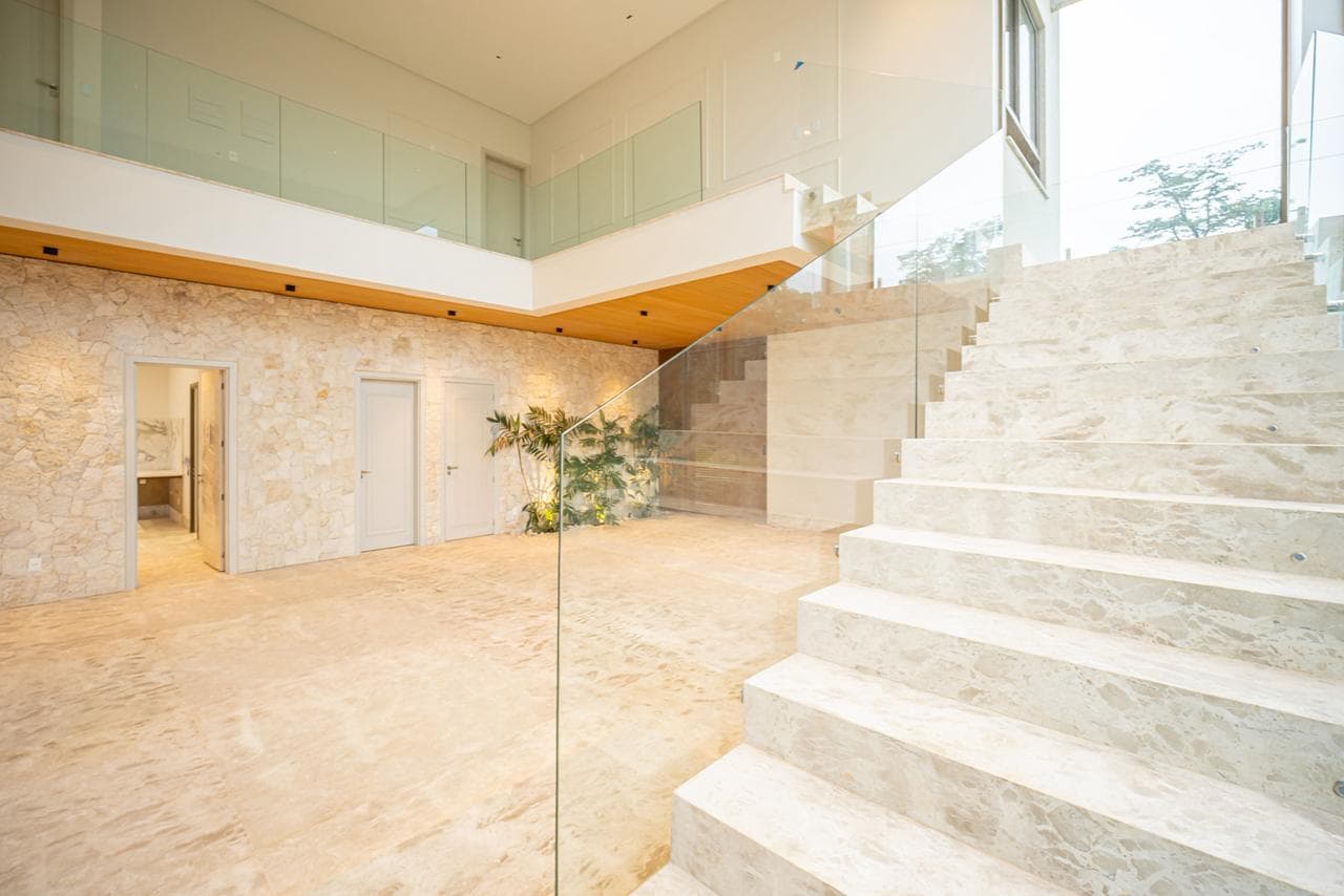 Casa sobrado à venda 5 suítes plenas no Jardins França