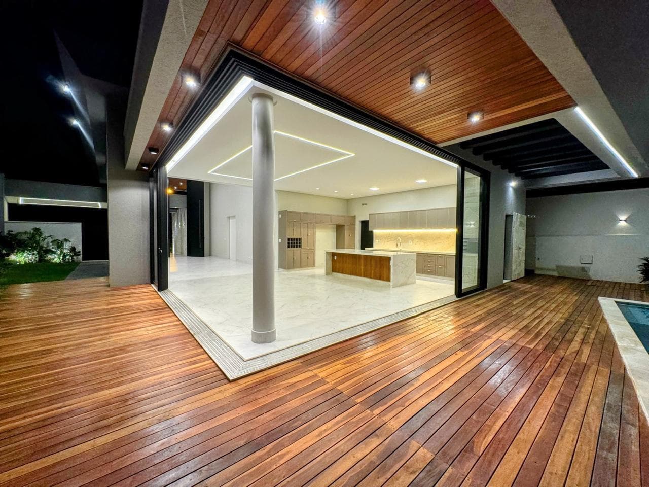 Casa à venda com 3 suítes plenas no Portal do Sol Green