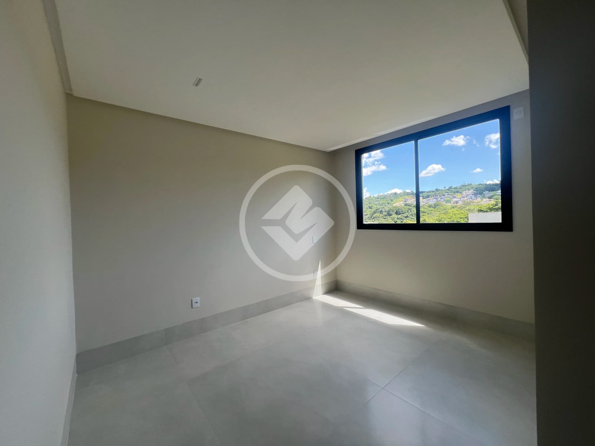 CASA 4 QUARTOS EM SENADOR CANEDO codigo: 114648