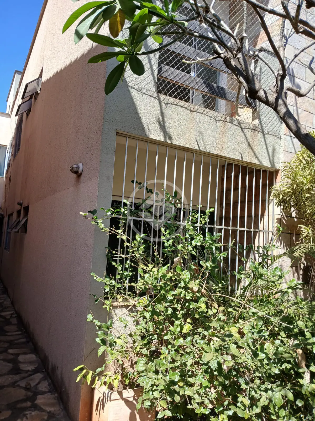 PREDIO RESIDENCIAL COM 4 APARTAMENTOS codigo: 77220