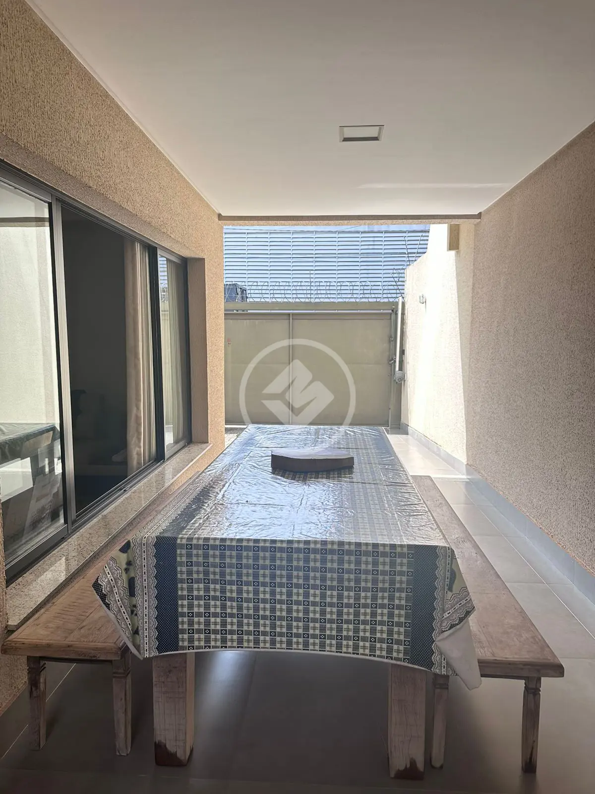 Sobrado semimobiliado à venda com 3 quartos e área gourmet com churrasqueira no Setor Pedro Ludovico