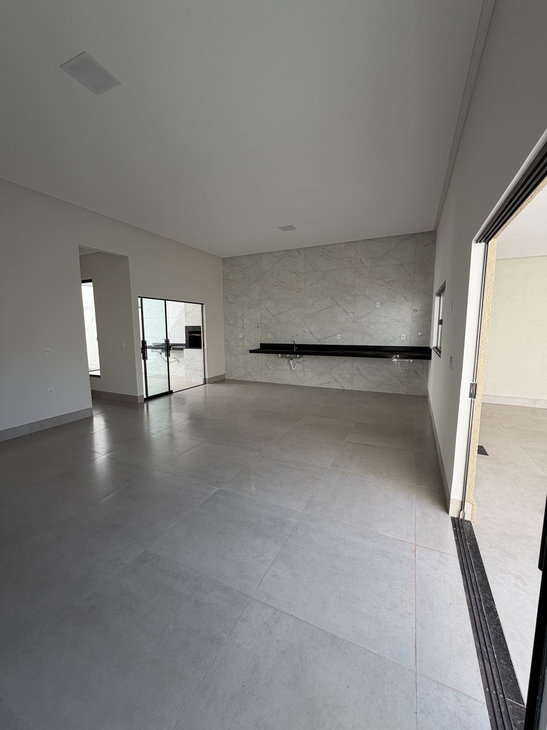 CASA 3 QUARTOS BAIRRO DAS INDÚSTRIAS