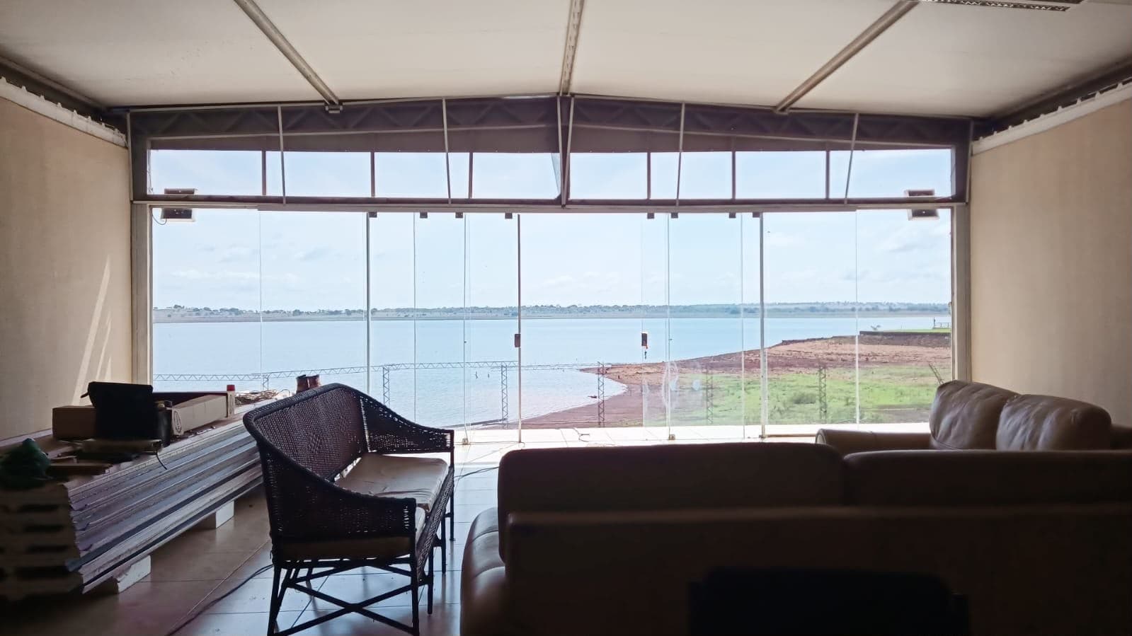 Casa em Ilha mobiliada com 4 suítes à venda no Lago de São Simão