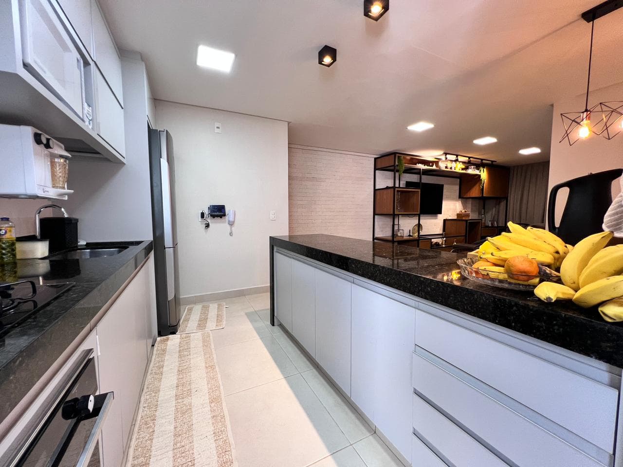 Apartamento 1 suíte semimobilliado à venda no Residencial Araujoville em frente ao AnaShopping
