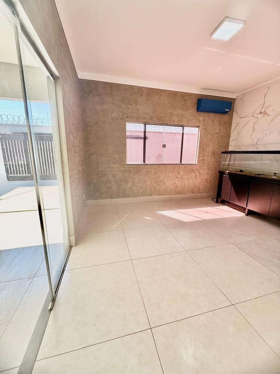 CASA TÉRREA NO SETOR FAIÇALVILLE | 3 QUARTOS (1 SUÍTE) COM JACUZZI