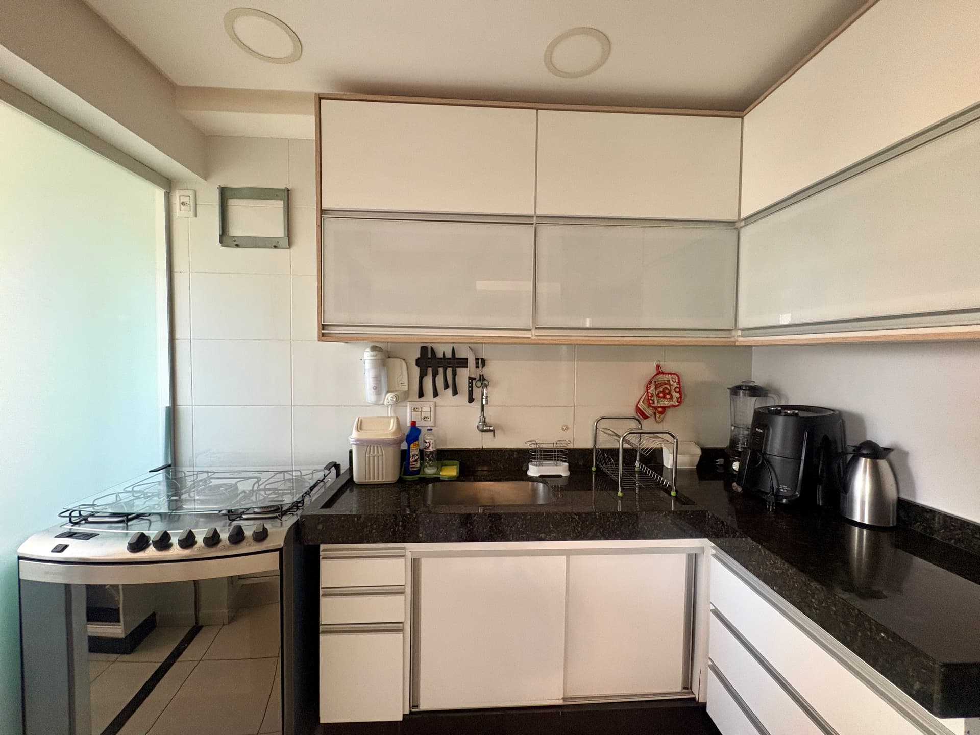 Apartamento mobiliado à venda com 1 suíte no Goiânia 2