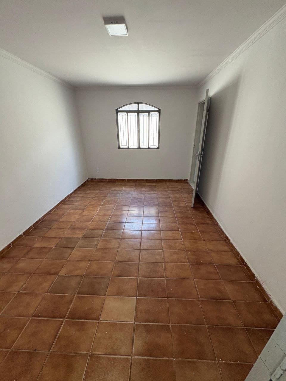 Casa no setor Jardim Presidente - lote inteiro