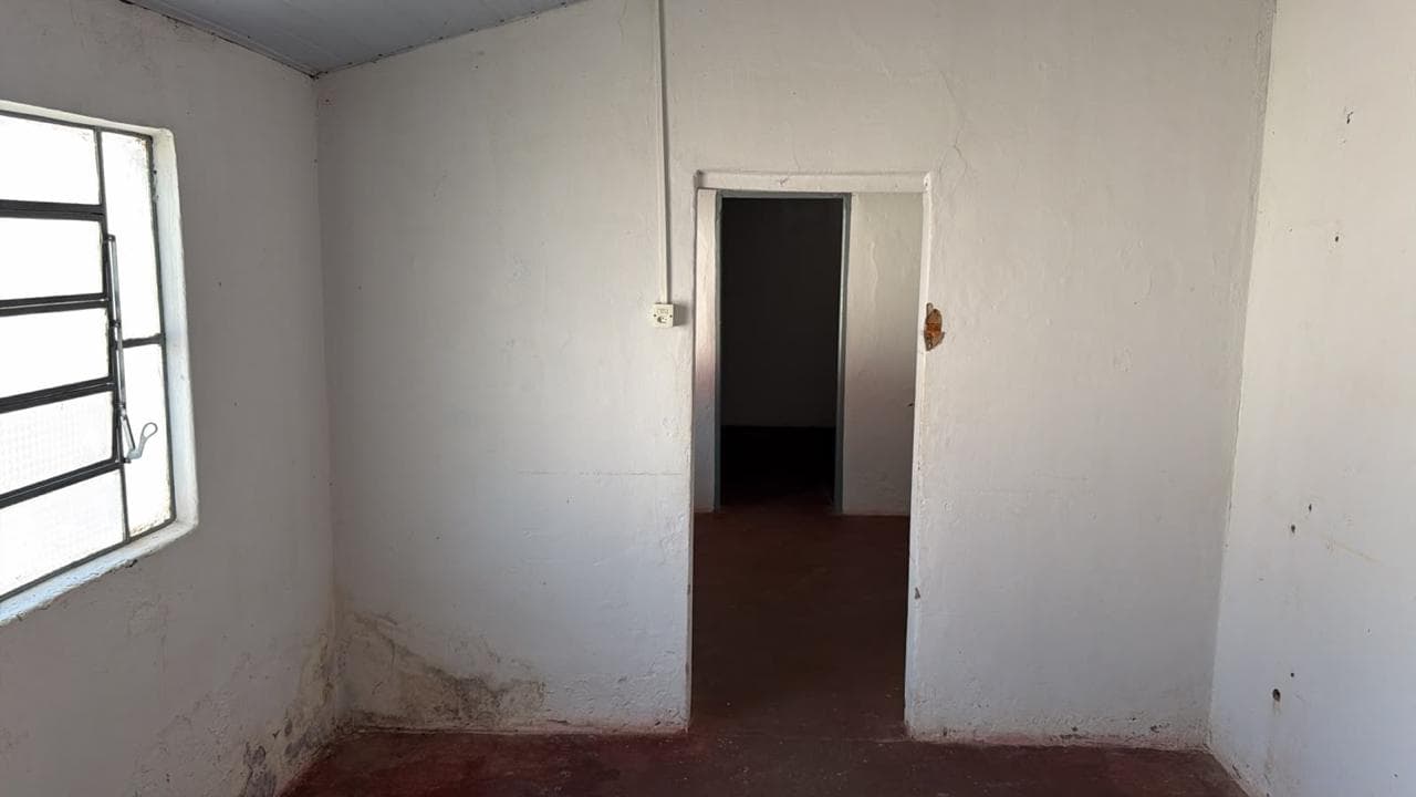 Casa com 6 quartos e barracão nos fundos à venda no Setor Campinas