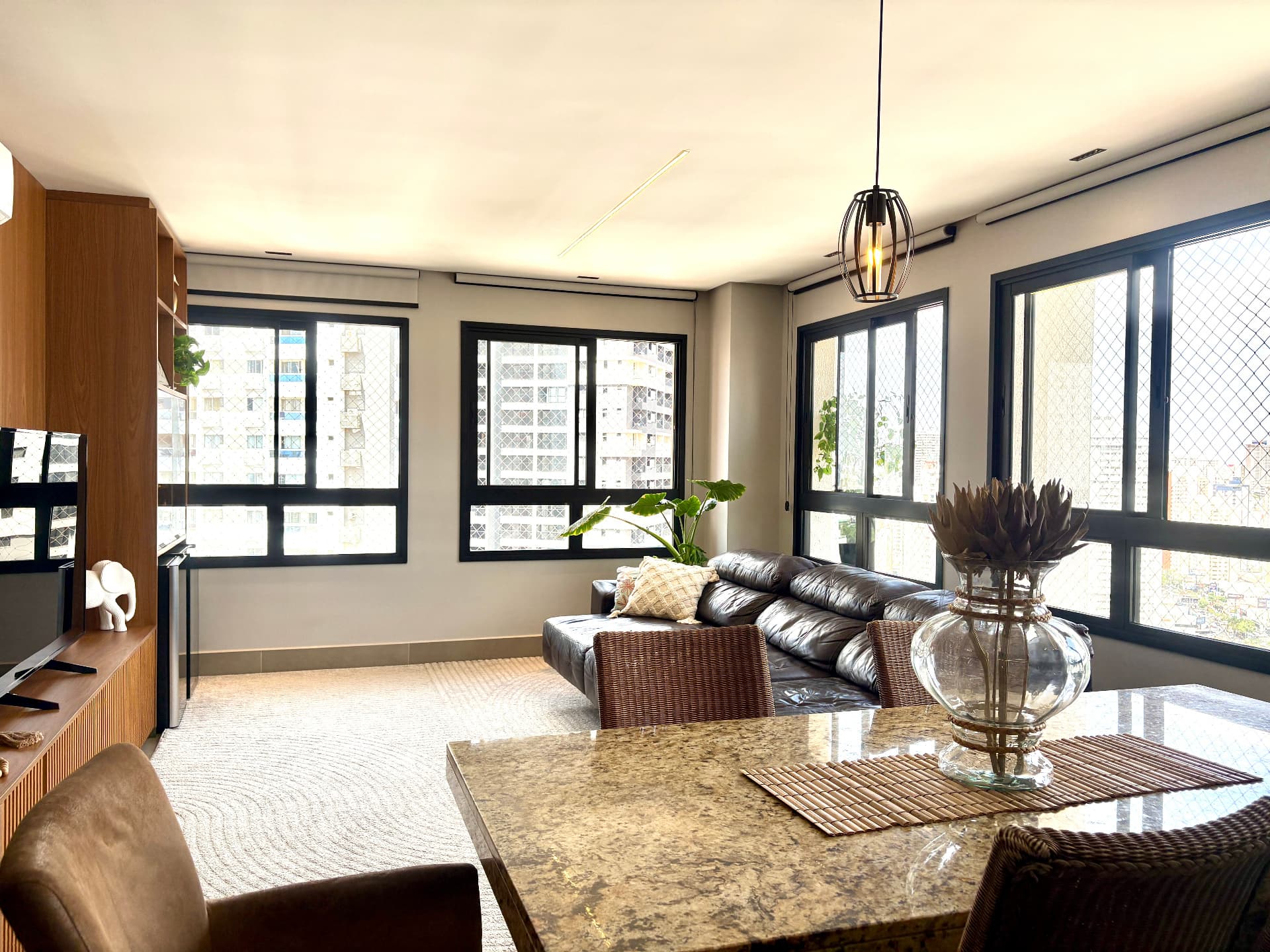 Apartamento 3 suítes mobiliado à venda no Setor Bueno