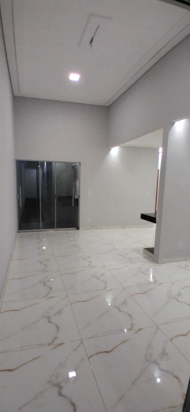 Casa Moderna com 3 Quartos e Entrada Facilitada no Residencial Canadá