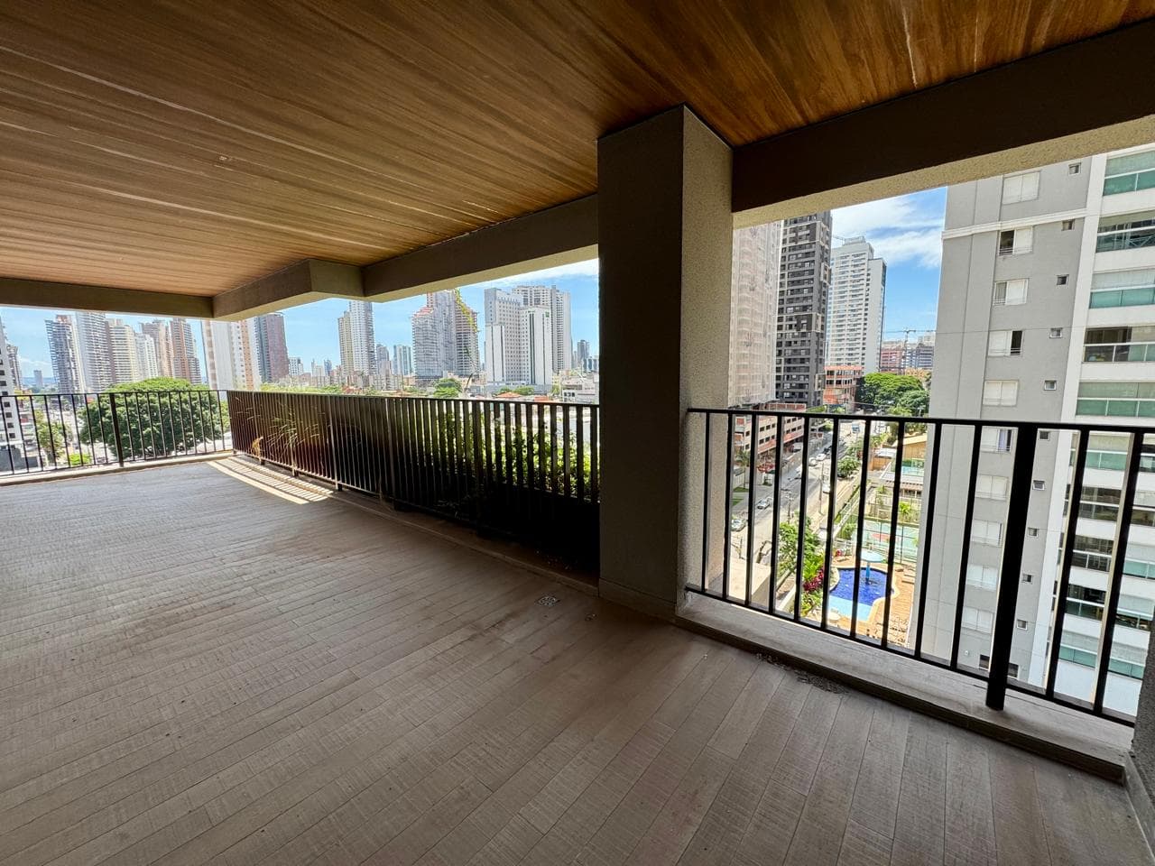 Deck 23 by Opus: 245m² de Sofisticação e Natureza de Frente para a Praça T-23
