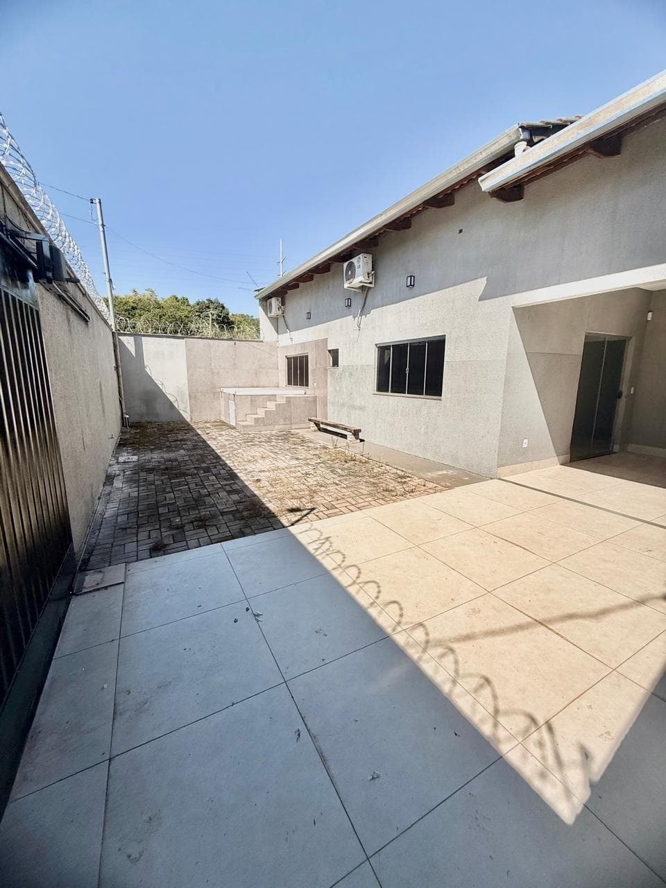 CASA TÉRREA NO SETOR FAIÇALVILLE | 3 QUARTOS (1 SUÍTE) COM JACUZZI