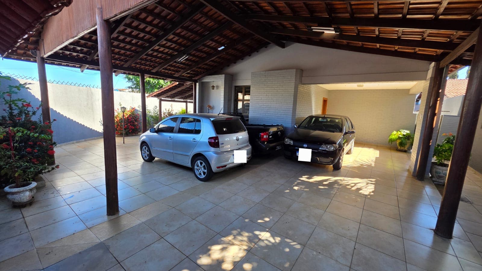 CASA TERRÉA DE ESQUINA SETOR BUENO