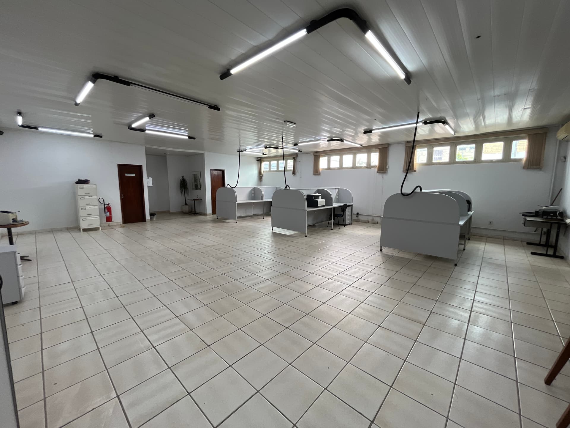 Galpão Comercial e Industrial de Grande Porte à Venda no Setor Castelo Branco