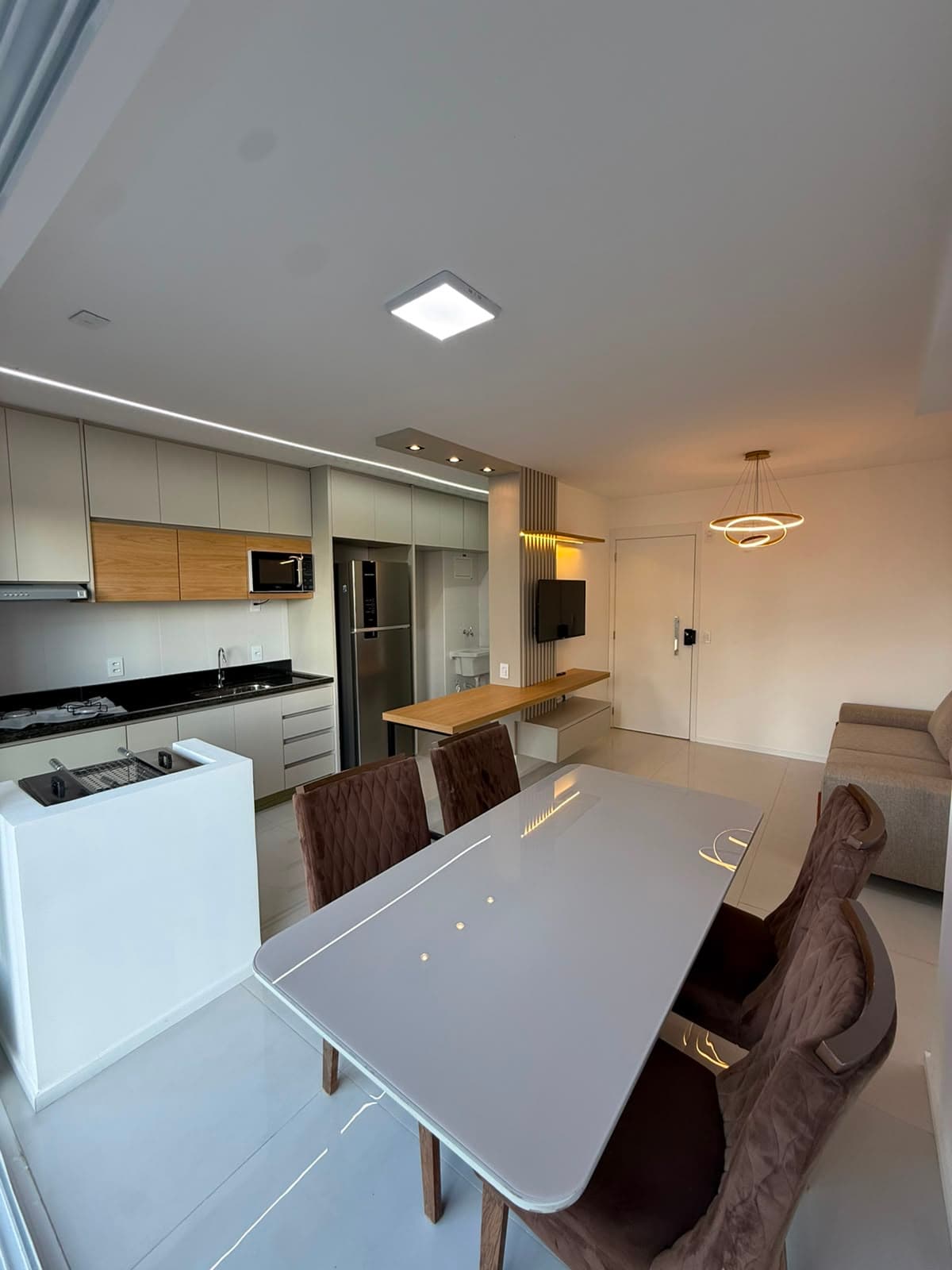 Apartamento mobiliado à venda com 2 quartos no Setor Bueno