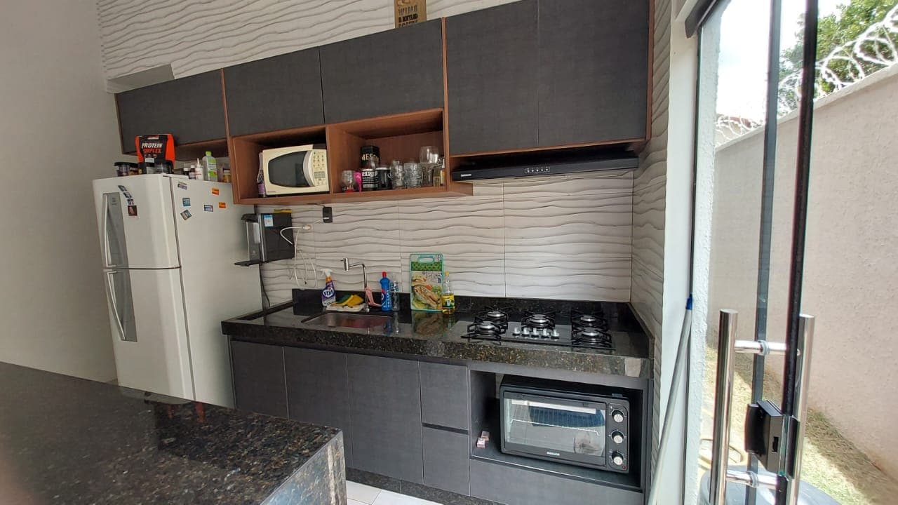 Casa à venda com 3 quartos, sendo 1 suíte e 2 vagas no Jardim Presidente
