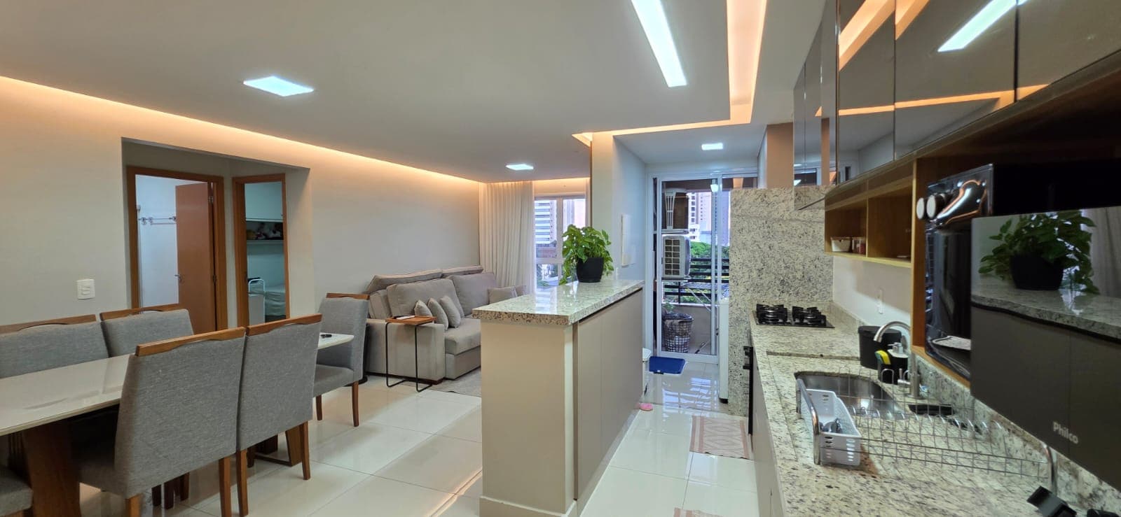 Apartamento mobiliado à venda com 2 quartos e 1 suíte no Setor Bueno