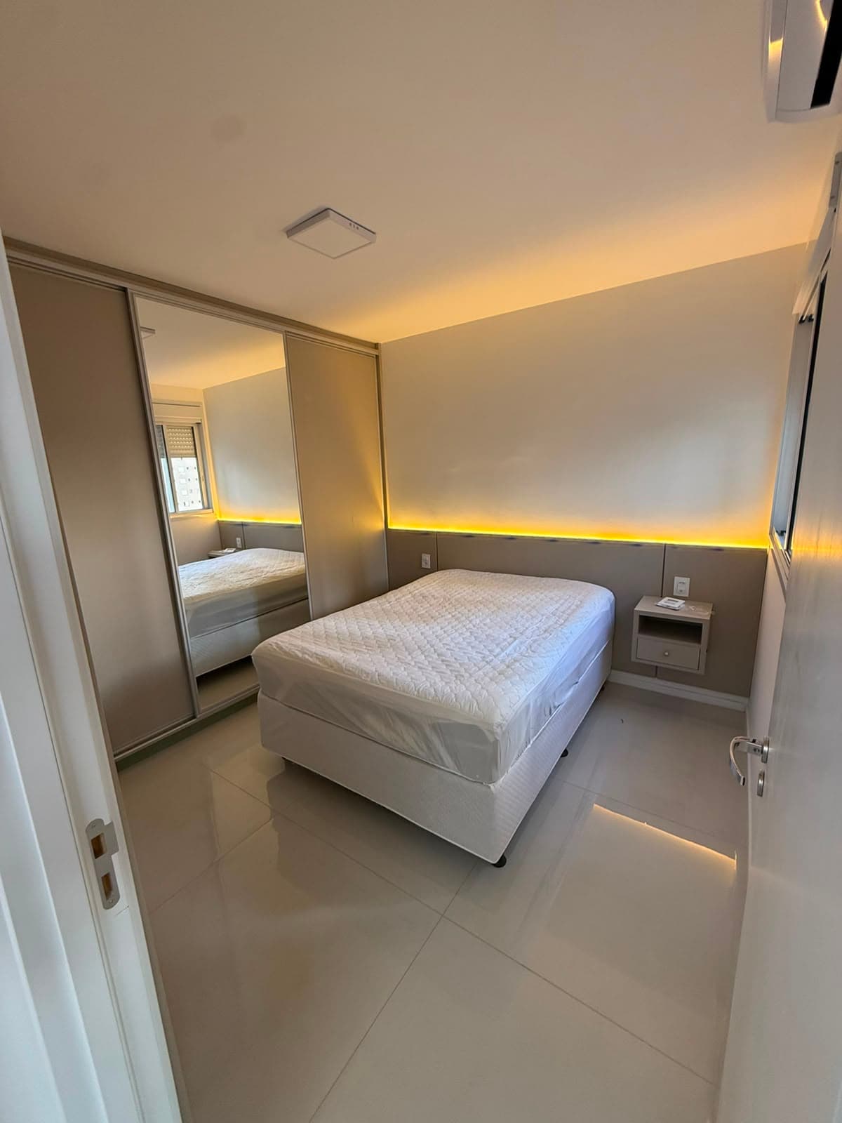 Apartamento mobiliado à venda com 2 quartos no Setor Bueno
