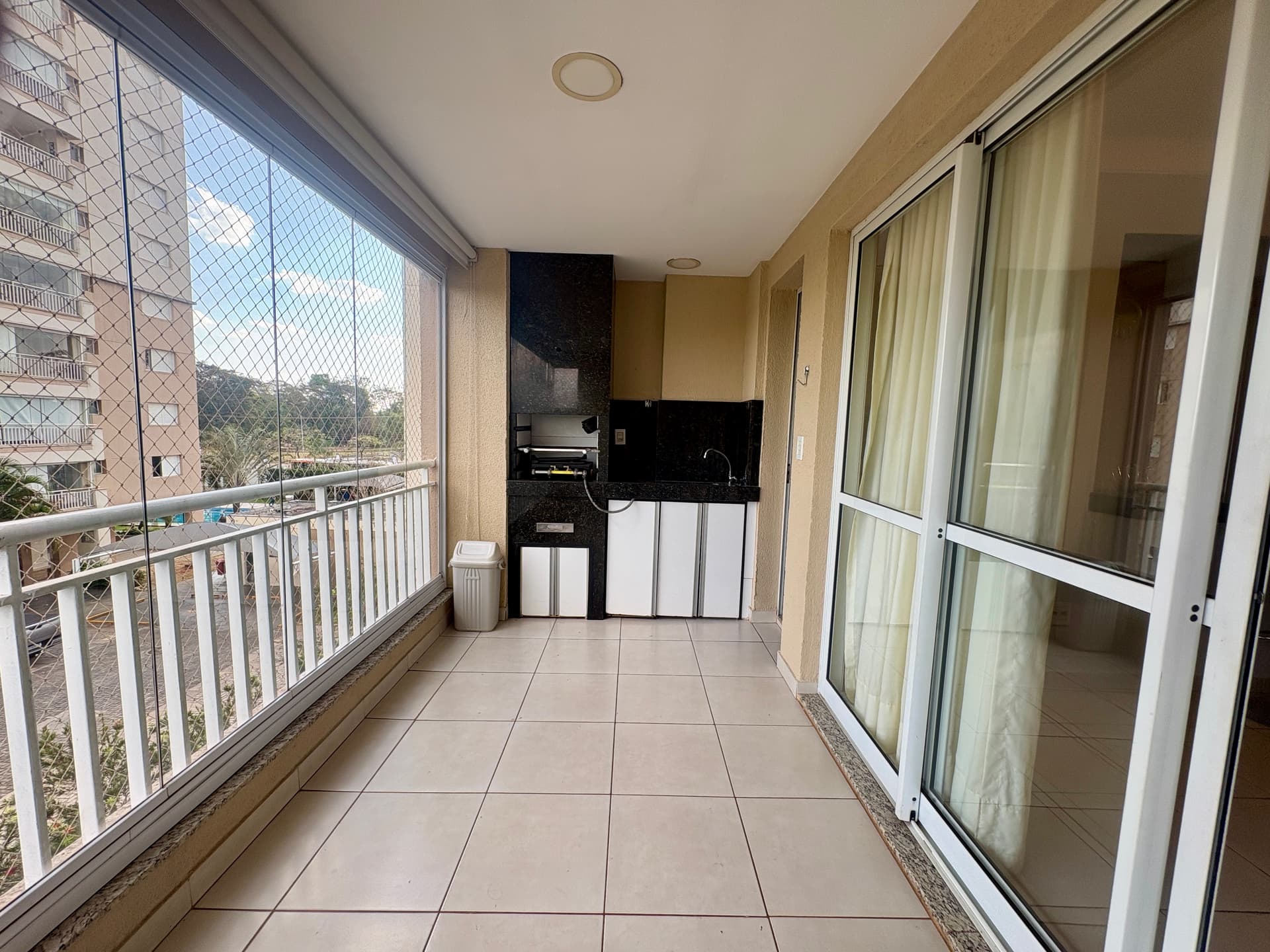 Apartamento mobiliado à venda com 1 suíte no Goiânia 2