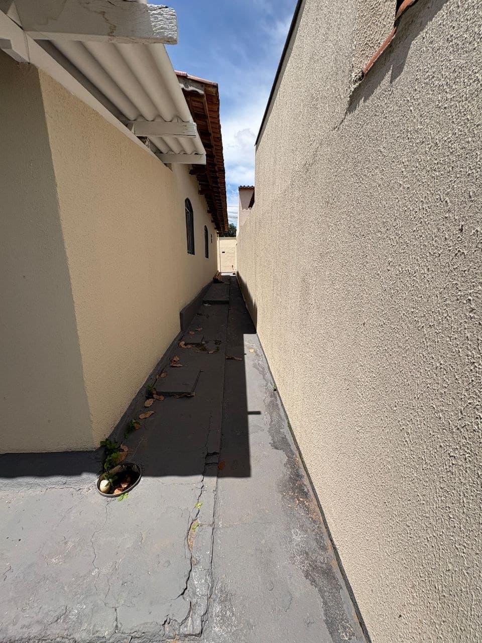 Casa no setor Jardim Presidente - lote inteiro