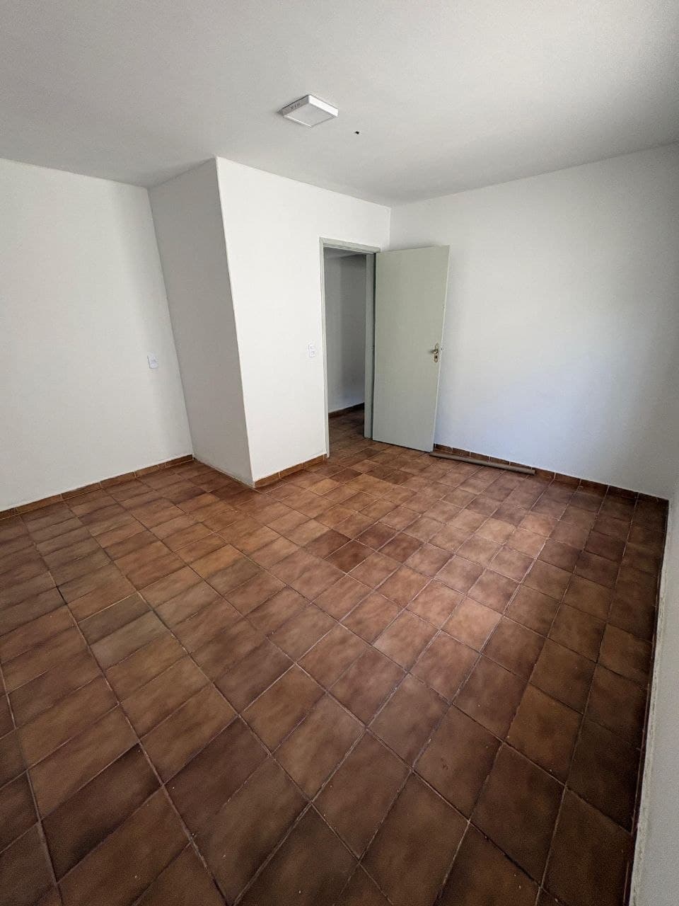 Casa no setor Jardim Presidente - lote inteiro