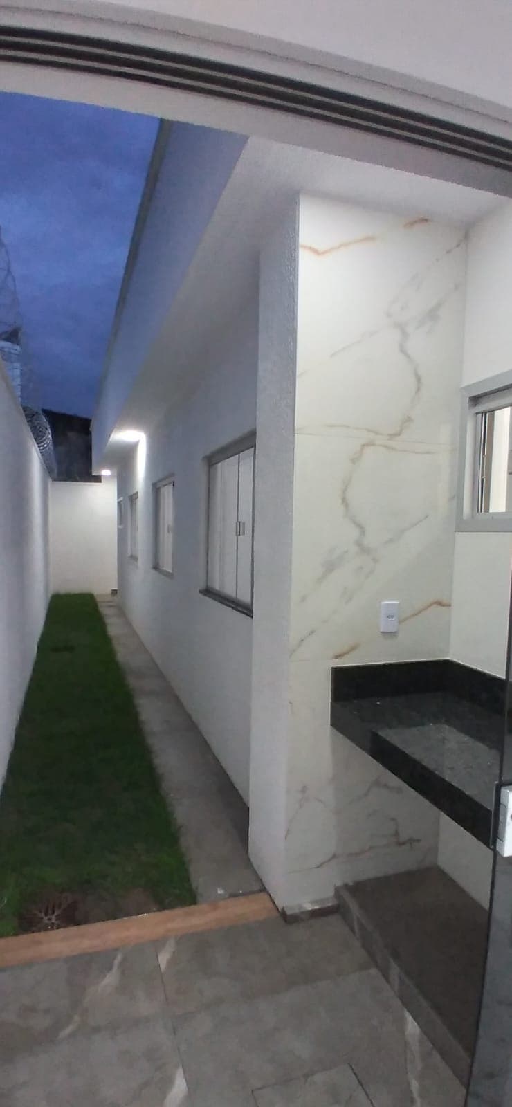 Casa Moderna com 3 Quartos e Entrada Facilitada no Residencial Canadá