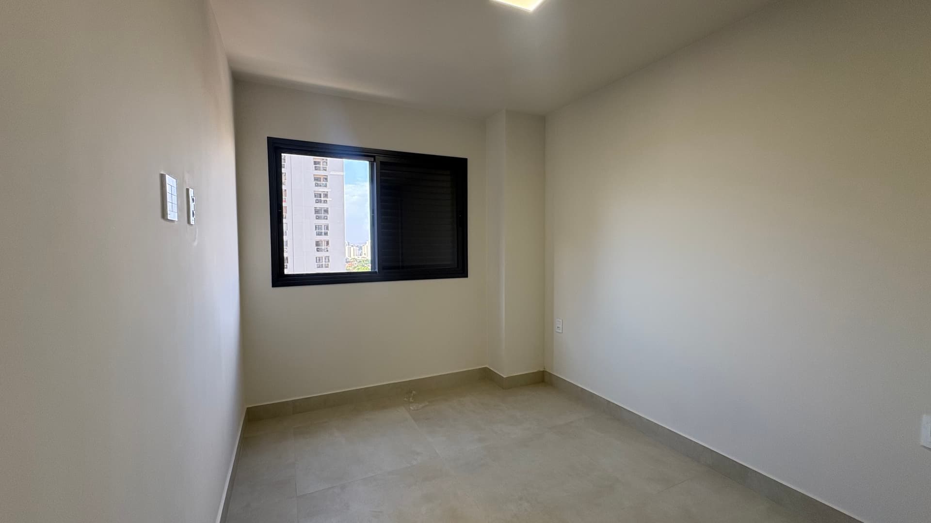Apartamento semimobiliado à venda com 2 suítes no Setor Pedro Ludovico