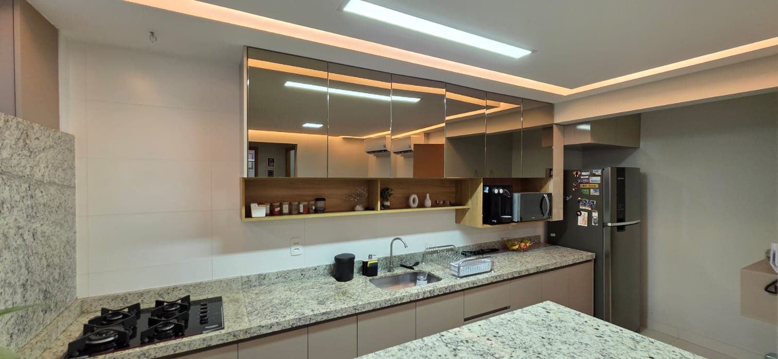 Apartamento mobiliado à venda com 2 quartos e 1 suíte no Setor Bueno