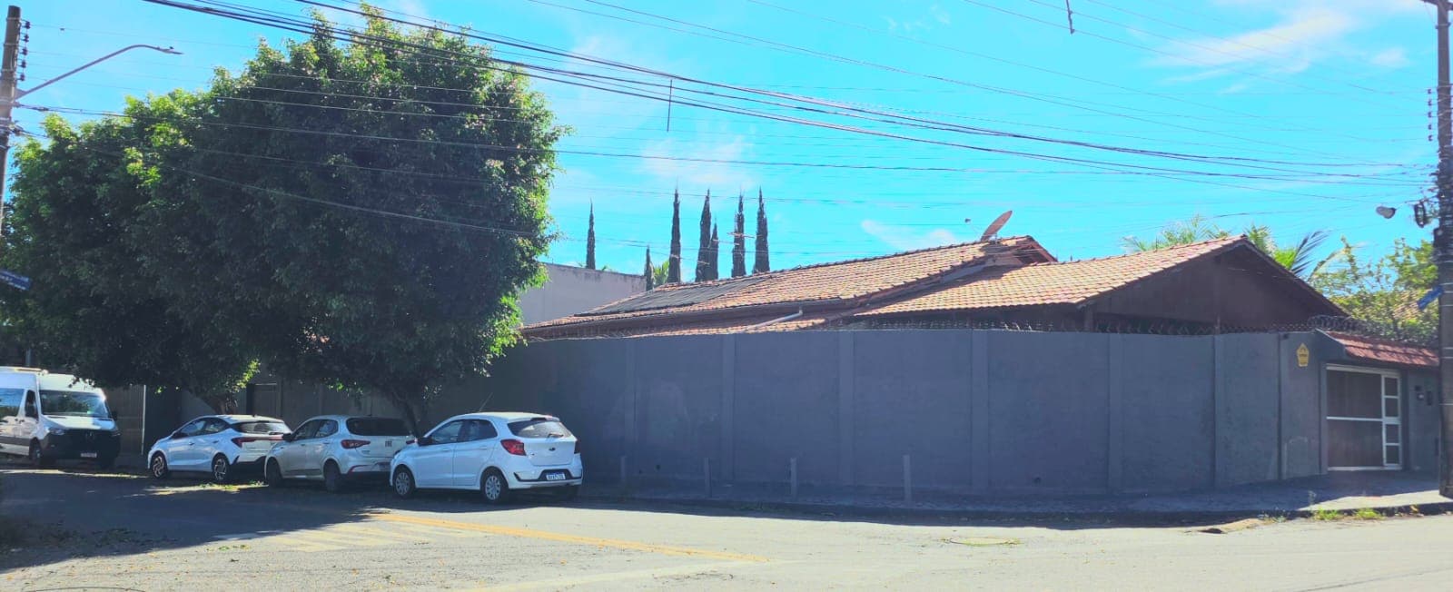 CASA TERRÉA DE ESQUINA SETOR BUENO