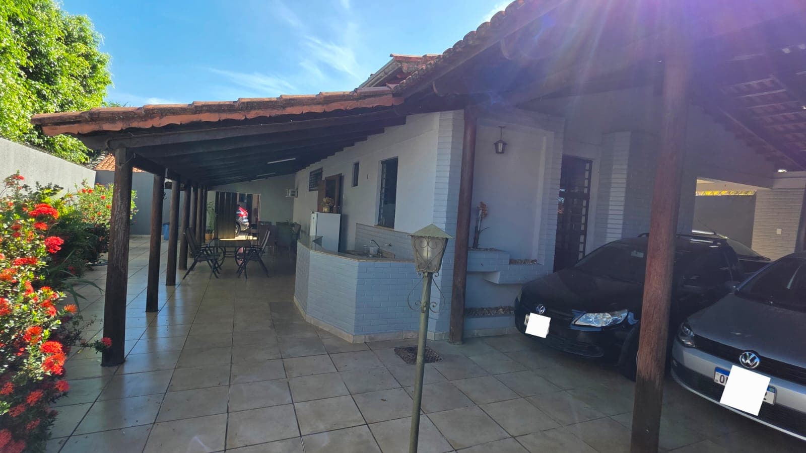 CASA TERRÉA DE ESQUINA SETOR BUENO