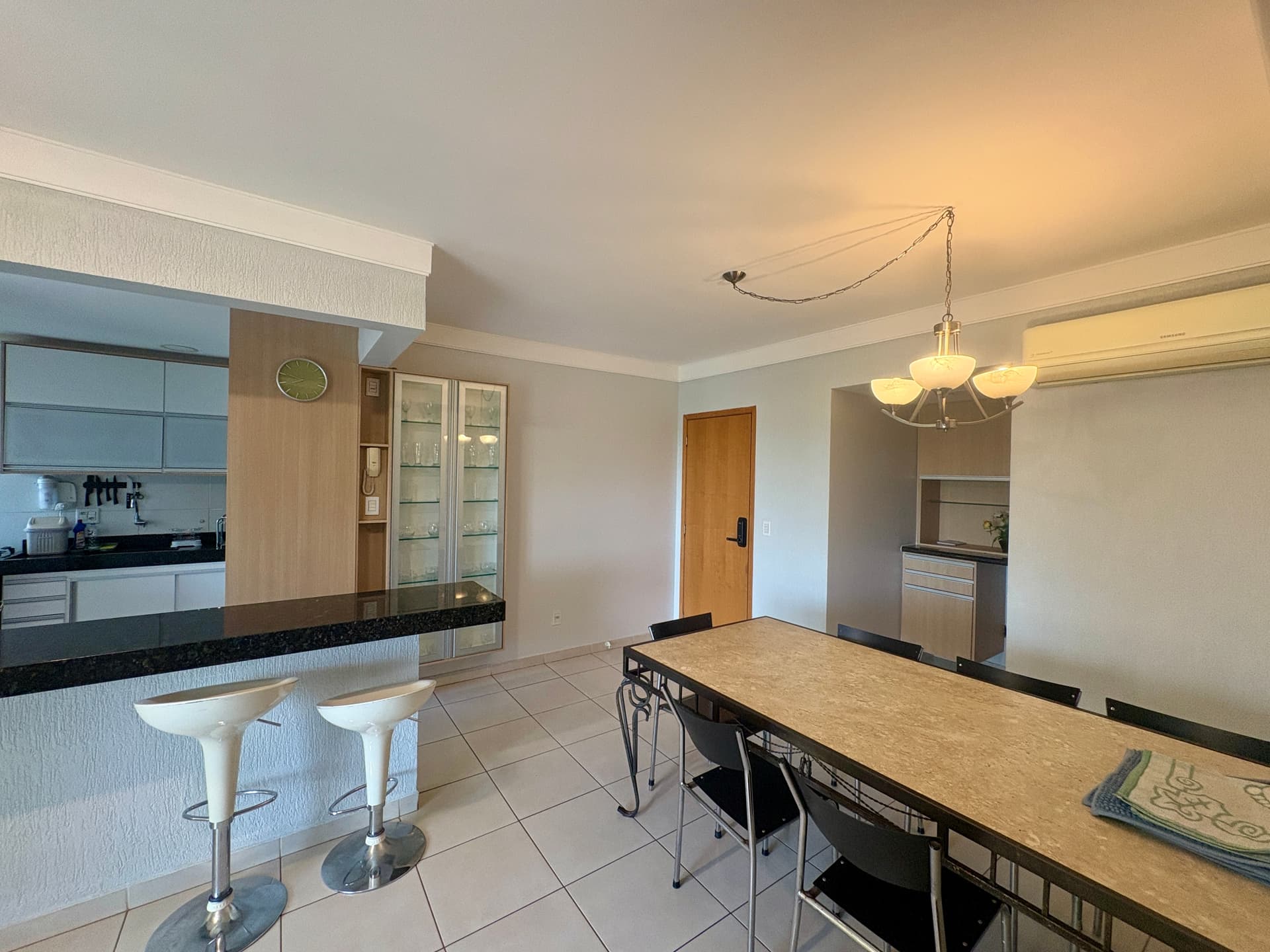 Apartamento mobiliado à venda com 1 suíte no Goiânia 2