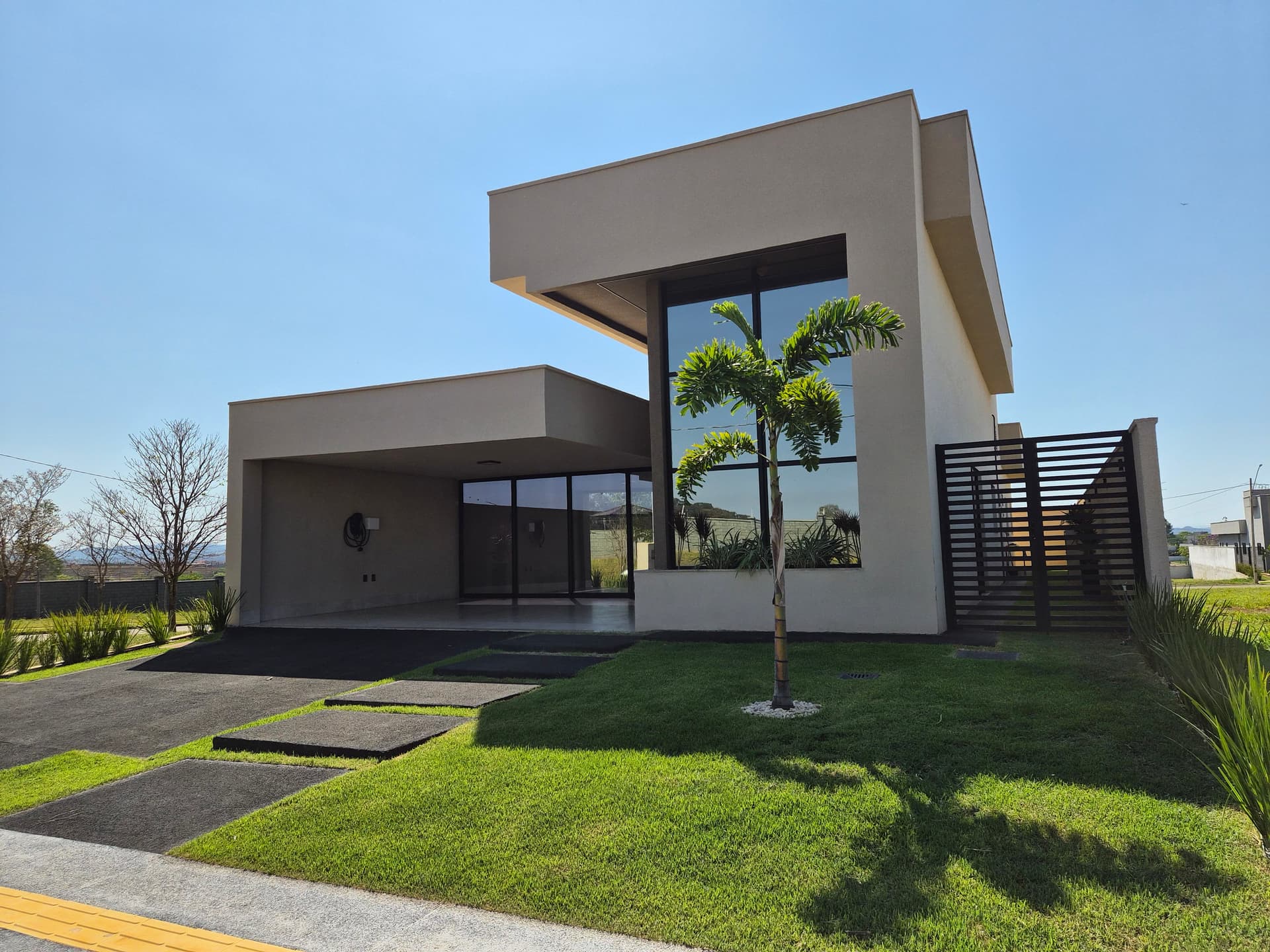 Casa térrea à venda com 3 suítes no Terras Alpha