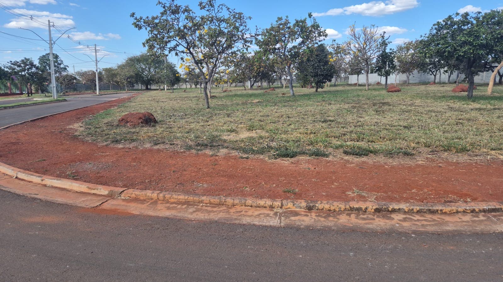 Lote de 1000m à venda no Condomínio Reserva do Cerrado Estância Vargem Bonita