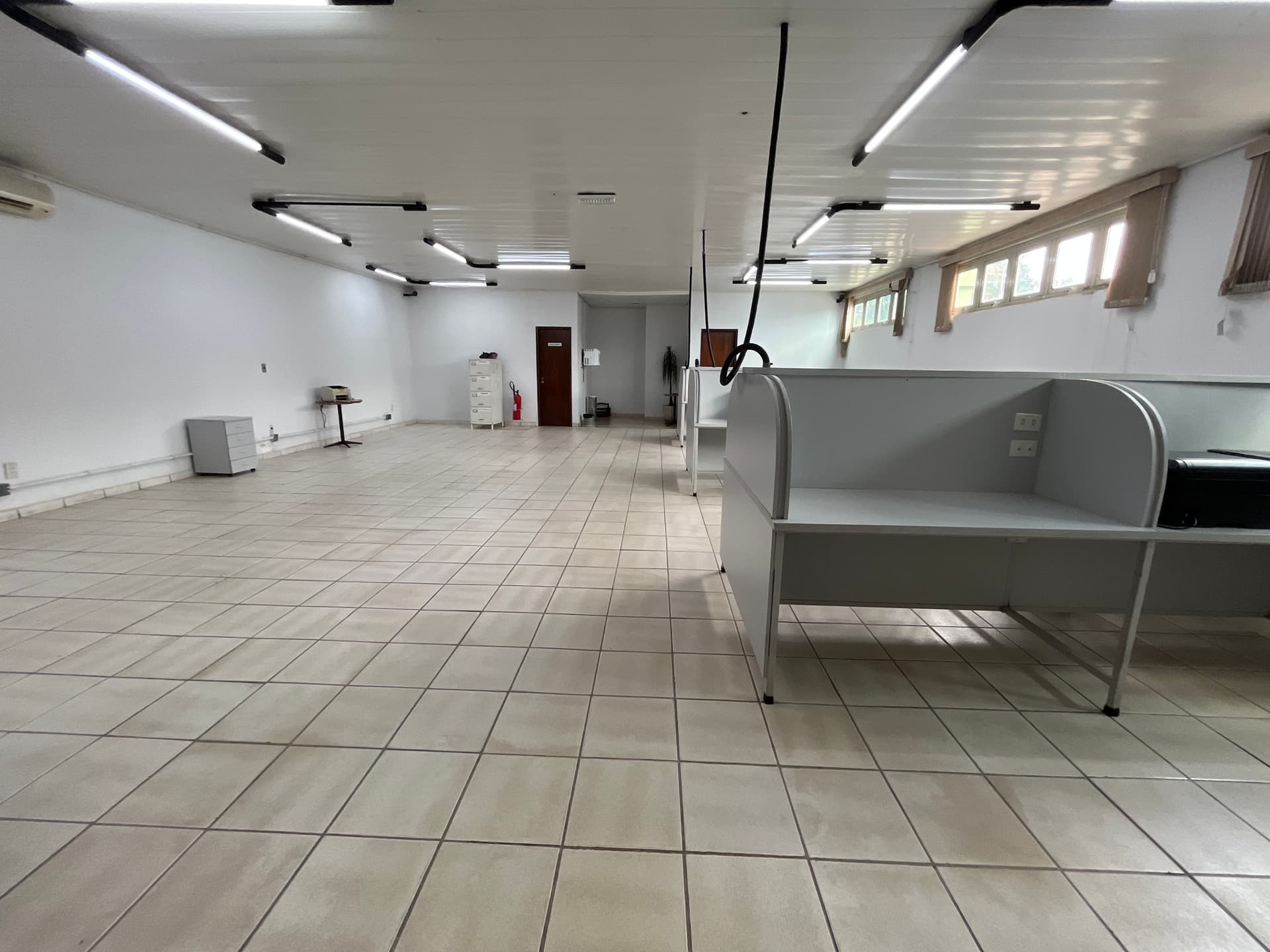 Galpão Comercial e Industrial de Grande Porte à Venda no Setor Castelo Branco