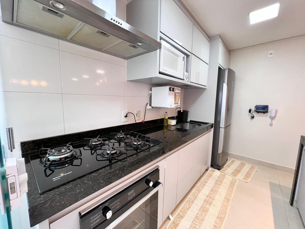 Apartamento 1 suíte semimobilliado à venda no Residencial Araujoville em frente ao AnaShopping
