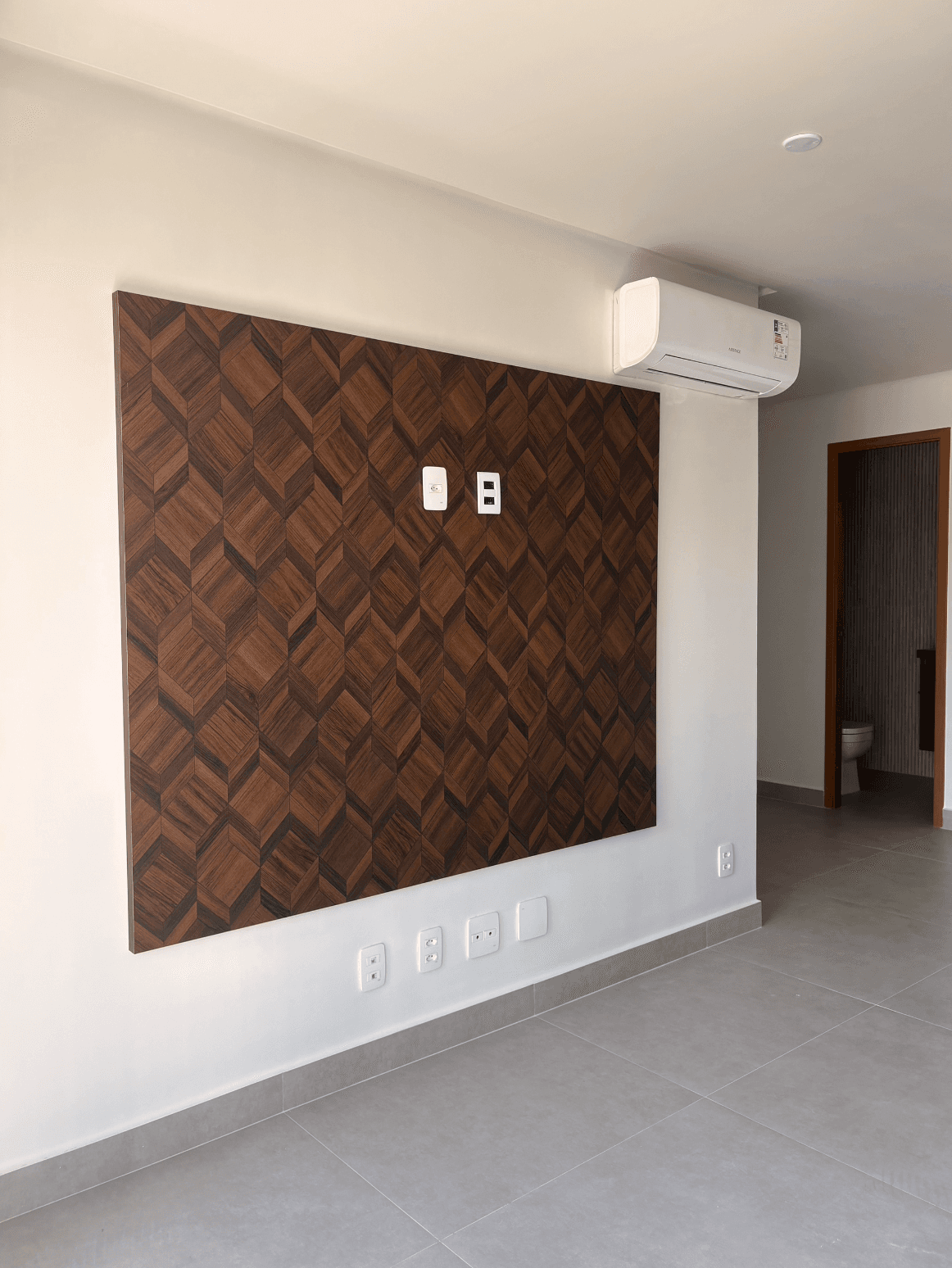 APARTAMENTO 3 QUARTOS SEMI-MOBILIADO SETOR MARISTA
