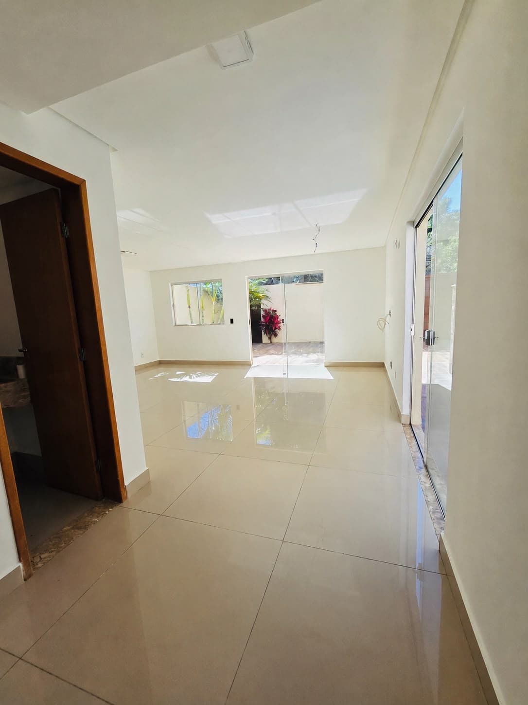 Sobrado à venda não geminado com 3 quartos no Parque Amazônia