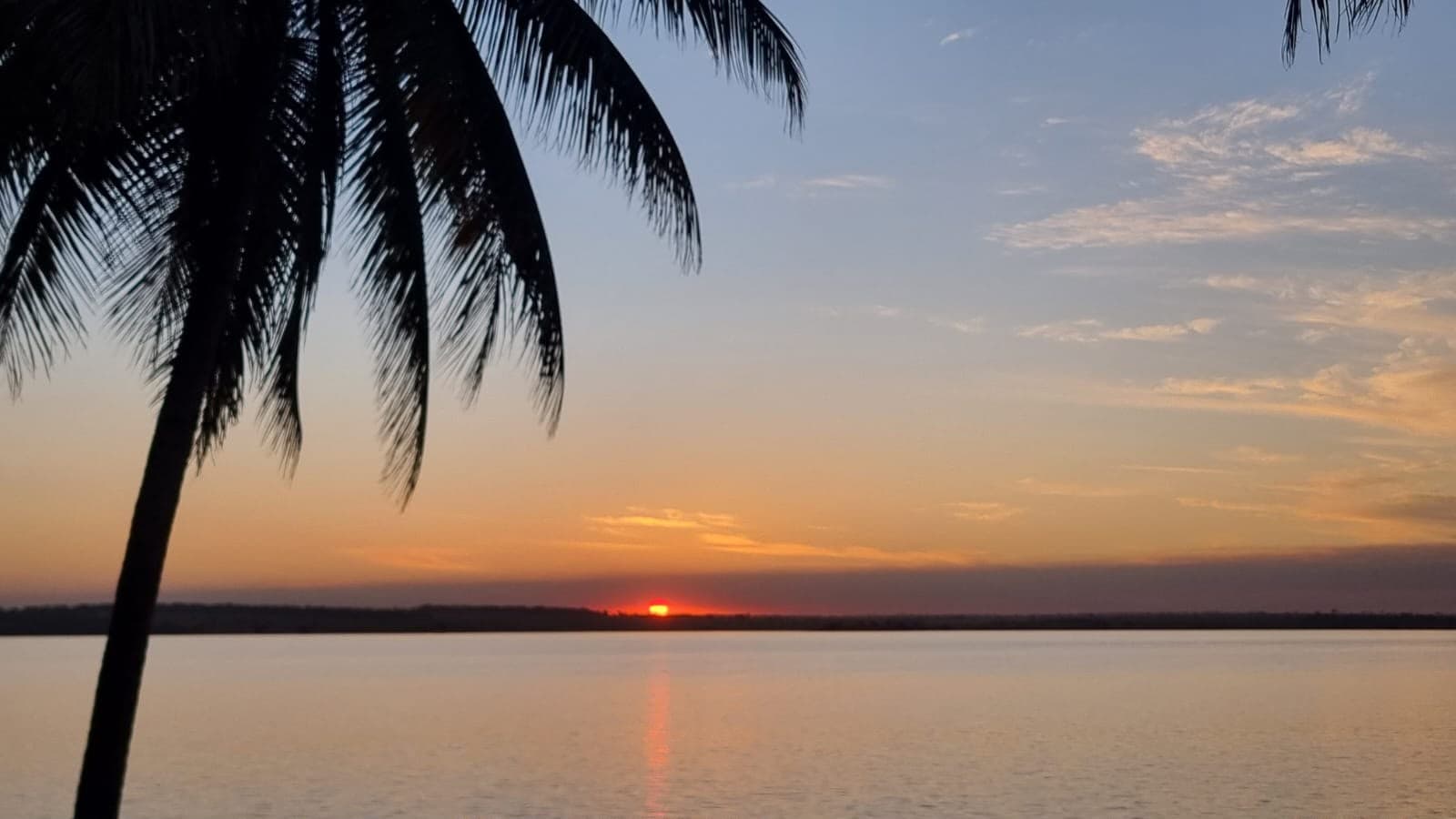 Casa em Ilha mobiliada com 4 suítes à venda no Lago de São Simão