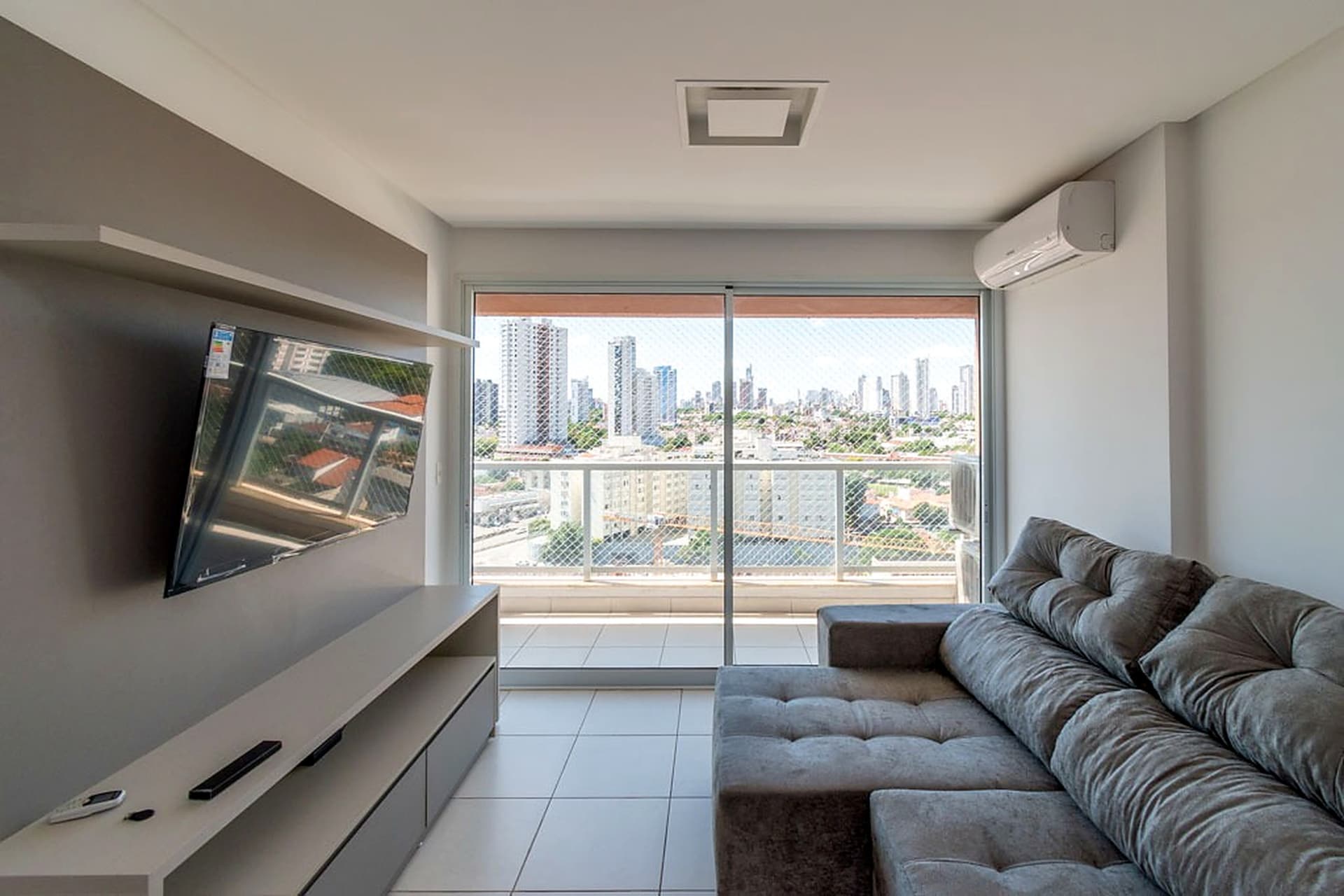 Apartamento mobiliado com 1 quarto e vista livre à venda no Setor Oeste