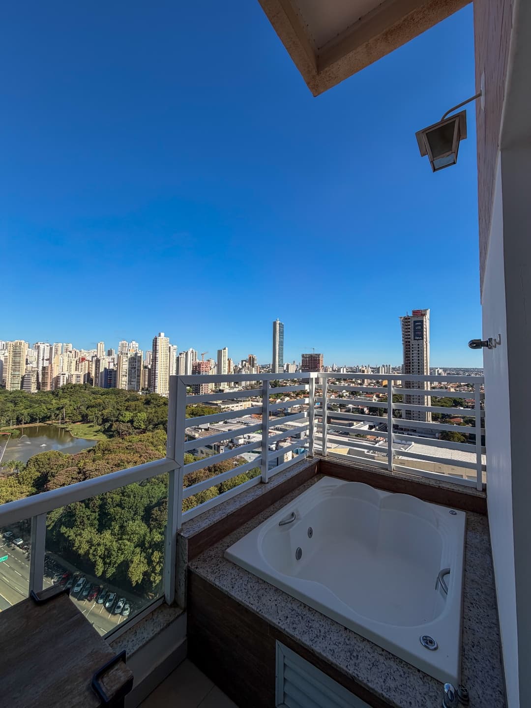 Duplex Mobiliado com Vista Definitiva para o Lago do Parque Vaca Brava | 2 Suítes | 75m² | 2 Vagas